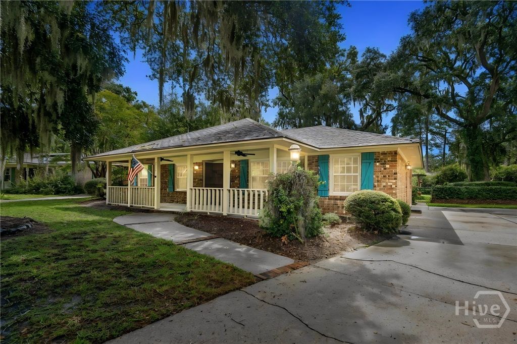 2421 Dolphin Drive, Savannah, GA 31406