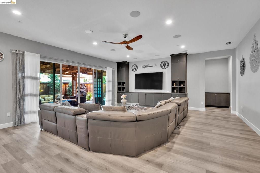 Image 5 of property listing at 159 Cider Cir, Brentwood, CA 94513