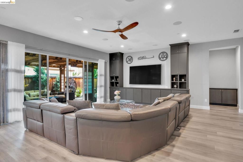 Image 6 of property listing at 159 Cider Cir, Brentwood, CA 94513