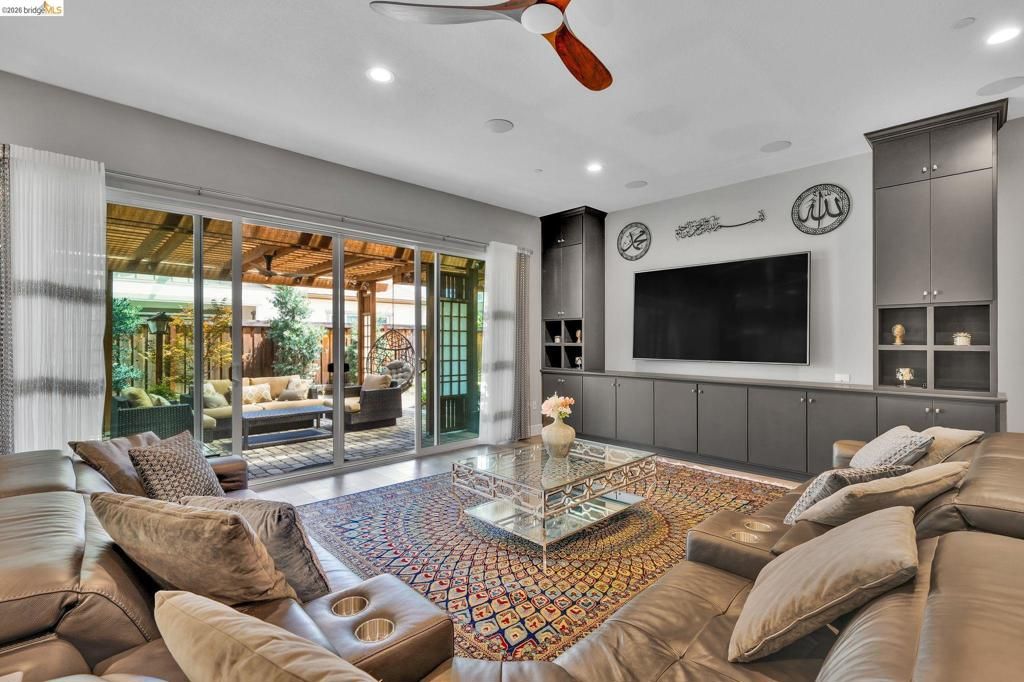 Image 7 of property listing at 159 Cider Cir, Brentwood, CA 94513