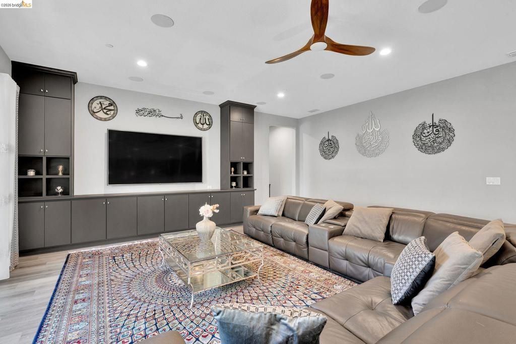 Image 8 of property listing at 159 Cider Cir, Brentwood, CA 94513
