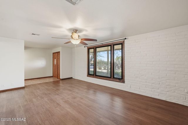 852 S Stuart Place, Tucson, AZ 85710