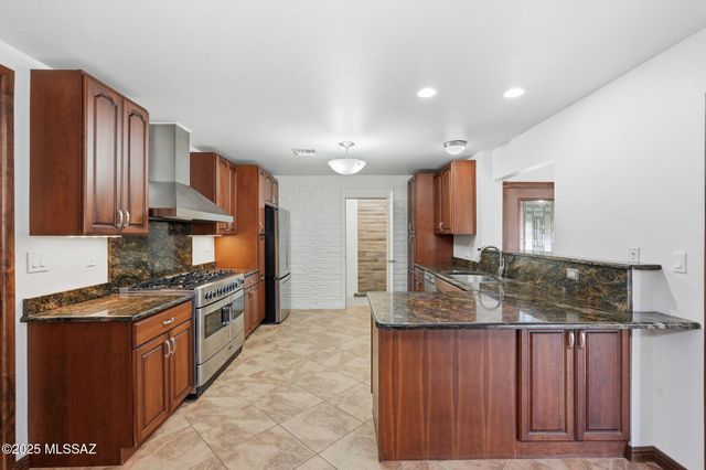 852 S Stuart Place, Tucson, AZ 85710