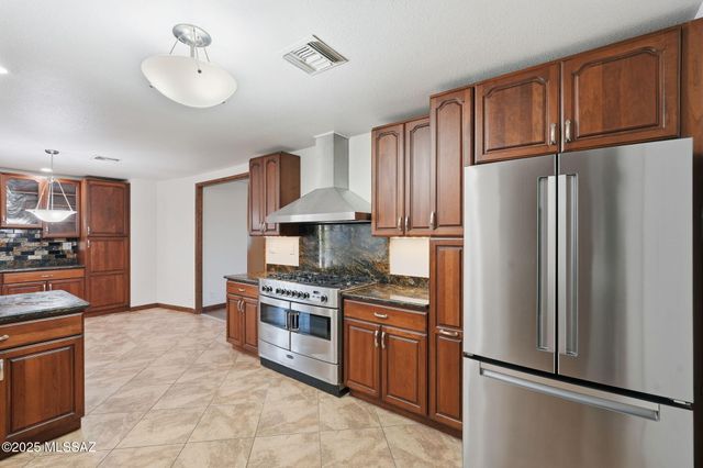 852 S Stuart Place, Tucson, AZ 85710