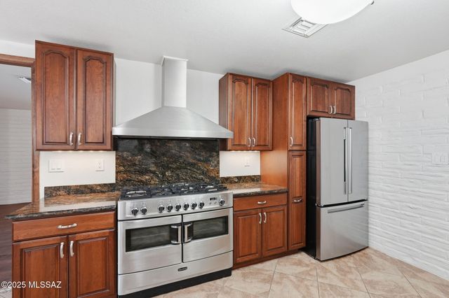 852 S Stuart Place, Tucson, AZ 85710