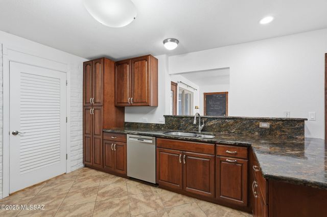 852 S Stuart Place, Tucson, AZ 85710