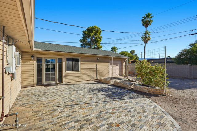 852 S Stuart Place, Tucson, AZ 85710