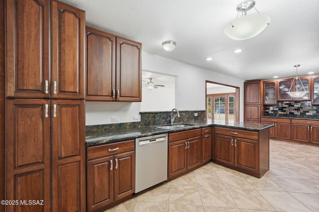 852 S Stuart Place, Tucson, AZ 85710