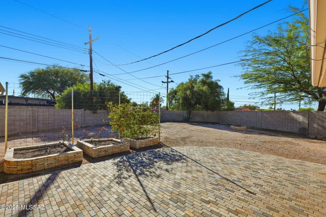 852 S Stuart Place, Tucson, AZ 85710