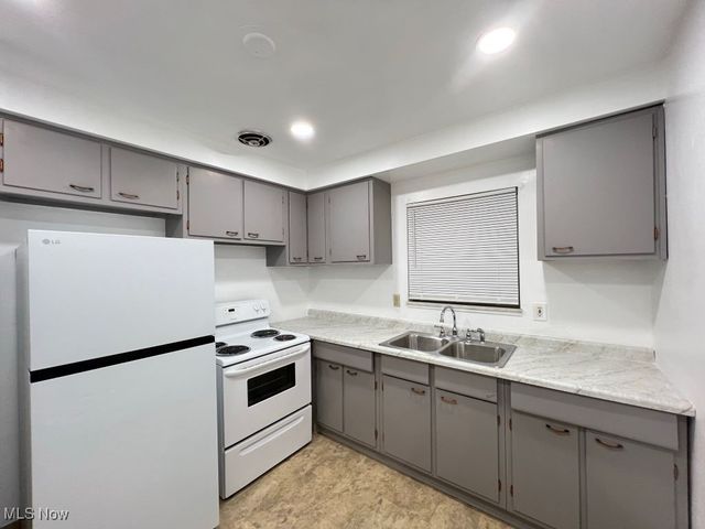 419 Center Road, Bedford, OH 44146