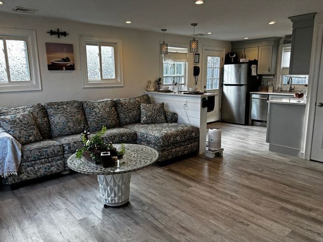 211 Lake Shore Dr, Weymouth, MA 02189