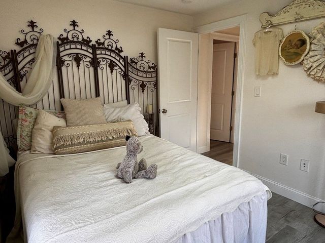 211 Lake Shore Dr, Weymouth, MA 02189