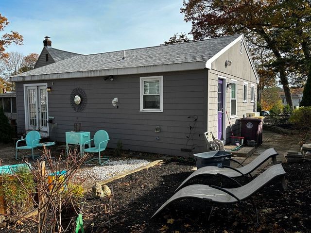 211 Lake Shore Dr, Weymouth, MA 02189