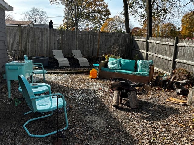 211 Lake Shore Dr, Weymouth, MA 02189