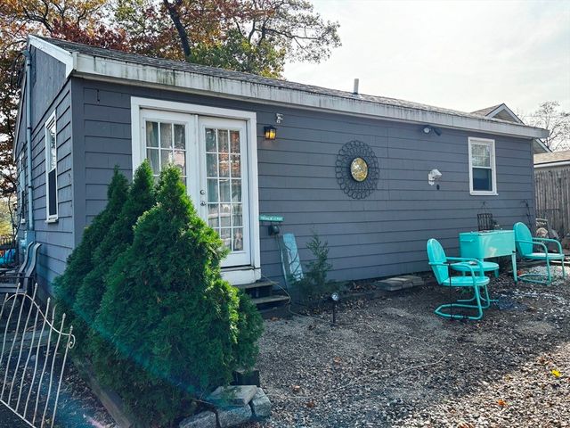 211 Lake Shore Dr, Weymouth, MA 02189