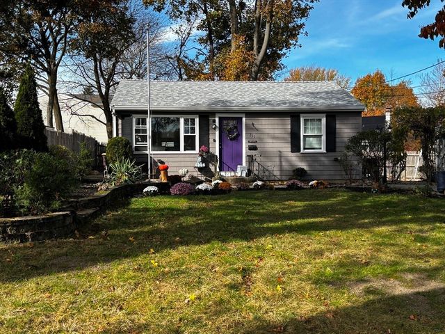 211 Lake Shore Dr, Weymouth, MA 02189