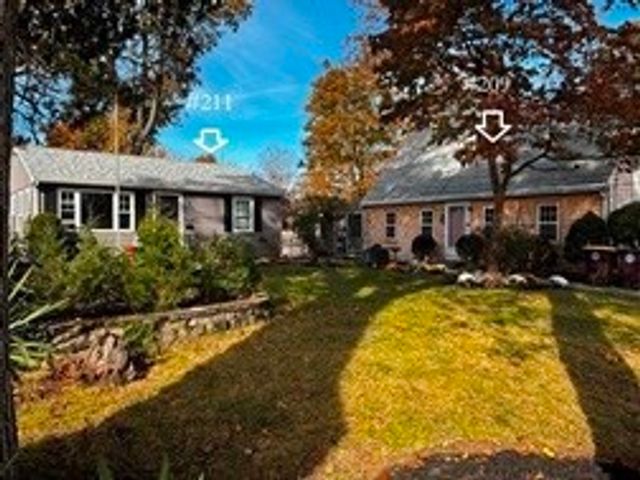 211 Lake Shore Dr, Weymouth, MA 02189