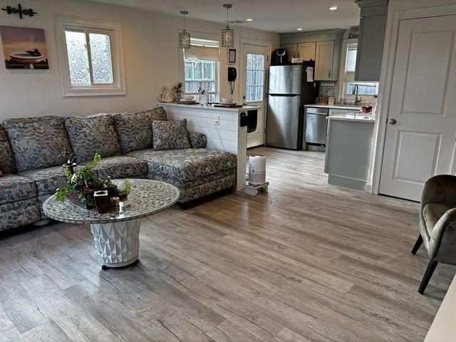 211 Lake Shore Dr, Weymouth, MA 02189