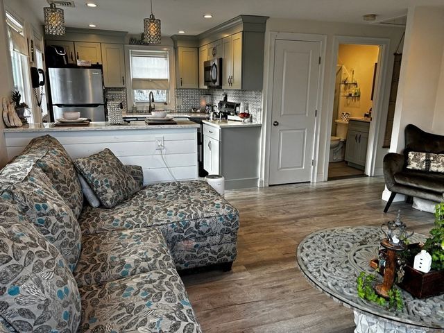 211 Lake Shore Dr, Weymouth, MA 02189