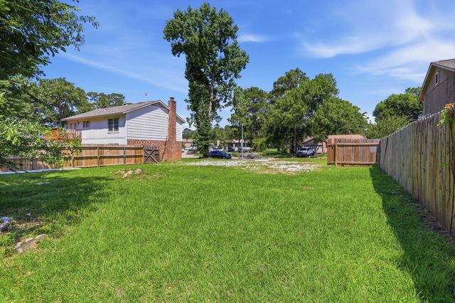 3034 Sycamore Springs Drive, Houston, TX 77339