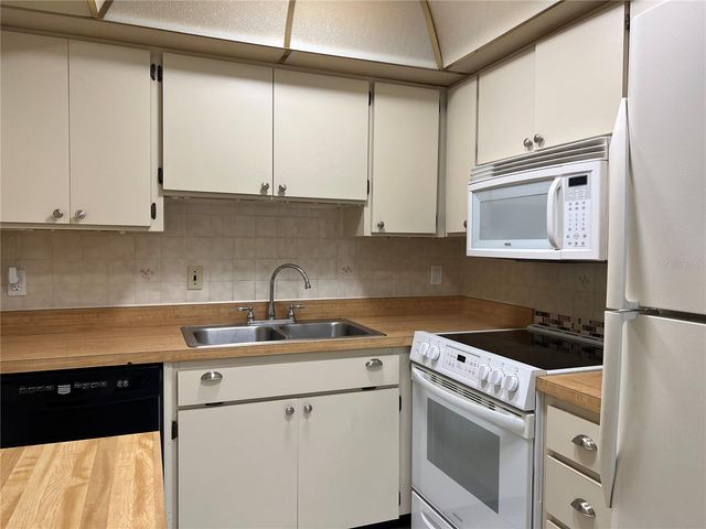 402 FINCHLEY COURT B, Sun City Center, FL 33573