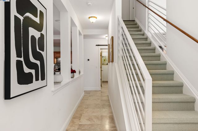 6440 Longcroft Dr, Oakland, CA 94611