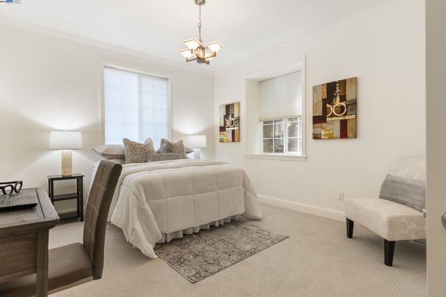 6440 Longcroft Dr, Oakland, CA 94611