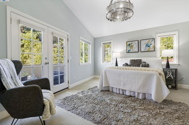 6440 Longcroft Dr, Oakland, CA 94611