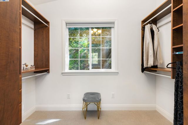 6440 Longcroft Dr, Oakland, CA 94611