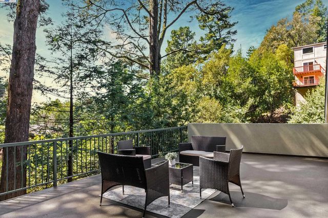 6440 Longcroft Dr, Oakland, CA 94611