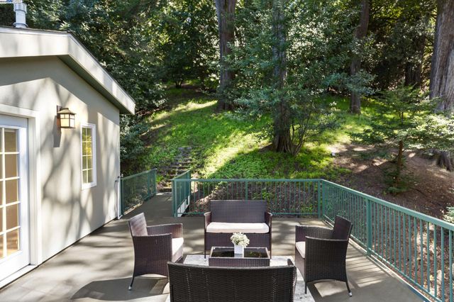 6440 Longcroft Dr, Oakland, CA 94611