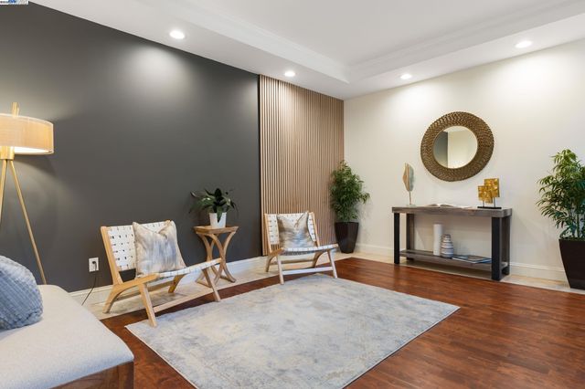 6440 Longcroft Dr, Oakland, CA 94611