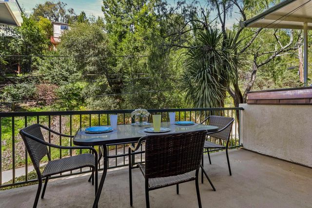 6440 Longcroft Dr, Oakland, CA 94611