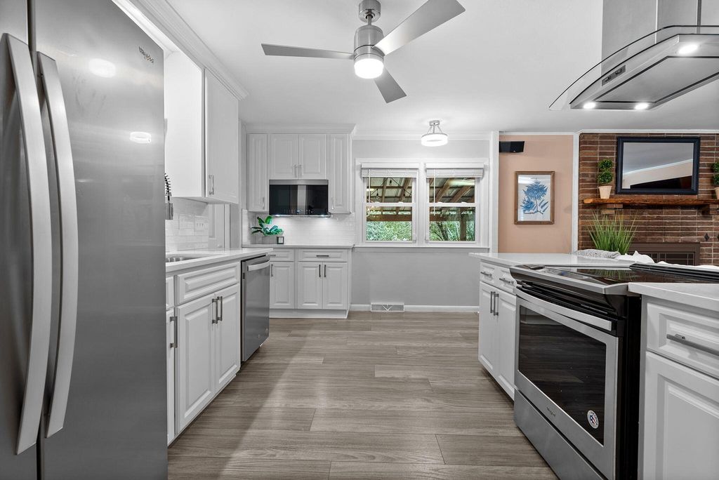 Image 10 of property listing at 102 Edisto Drive, Summerville, SC 29485