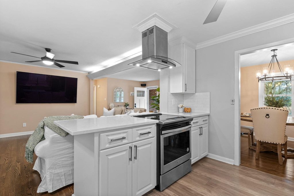 Image 13 of property listing at 102 Edisto Drive, Summerville, SC 29485