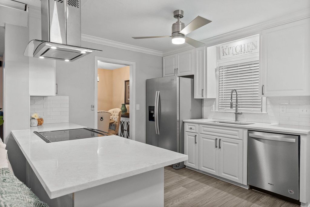 Image 15 of property listing at 102 Edisto Drive, Summerville, SC 29485