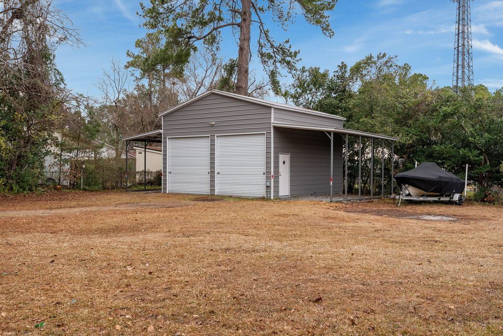 Image 2 of property listing at 102 Edisto Drive, Summerville, SC 29485