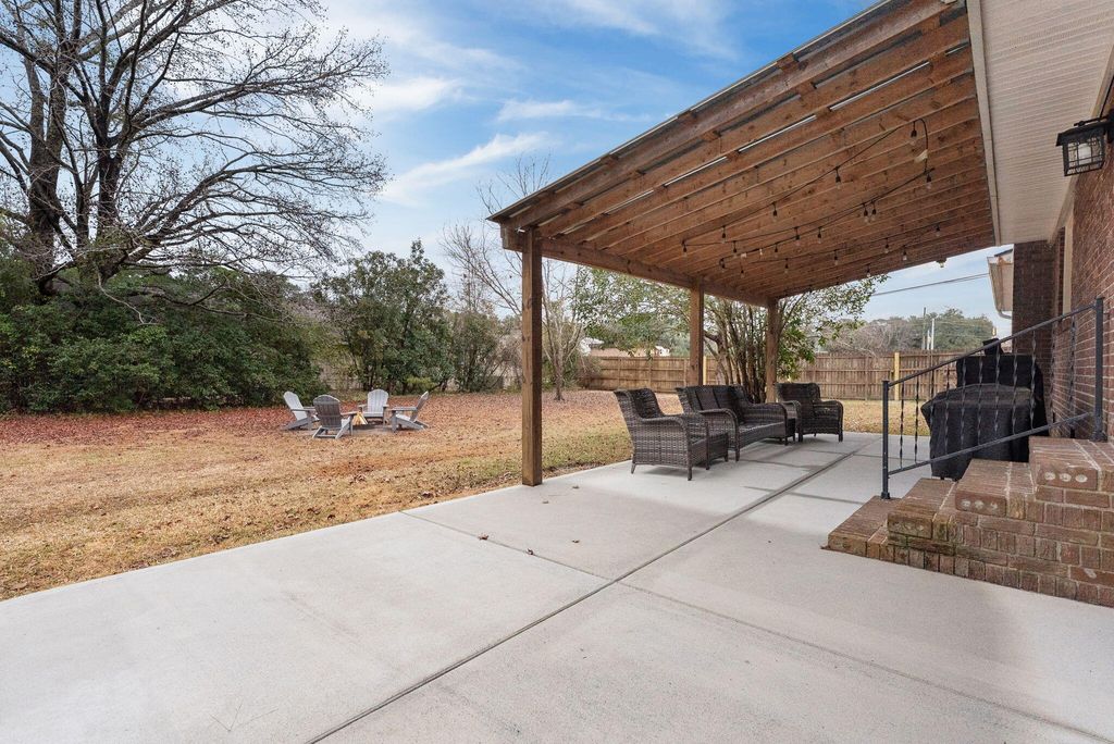 Image 20 of property listing at 102 Edisto Drive, Summerville, SC 29485