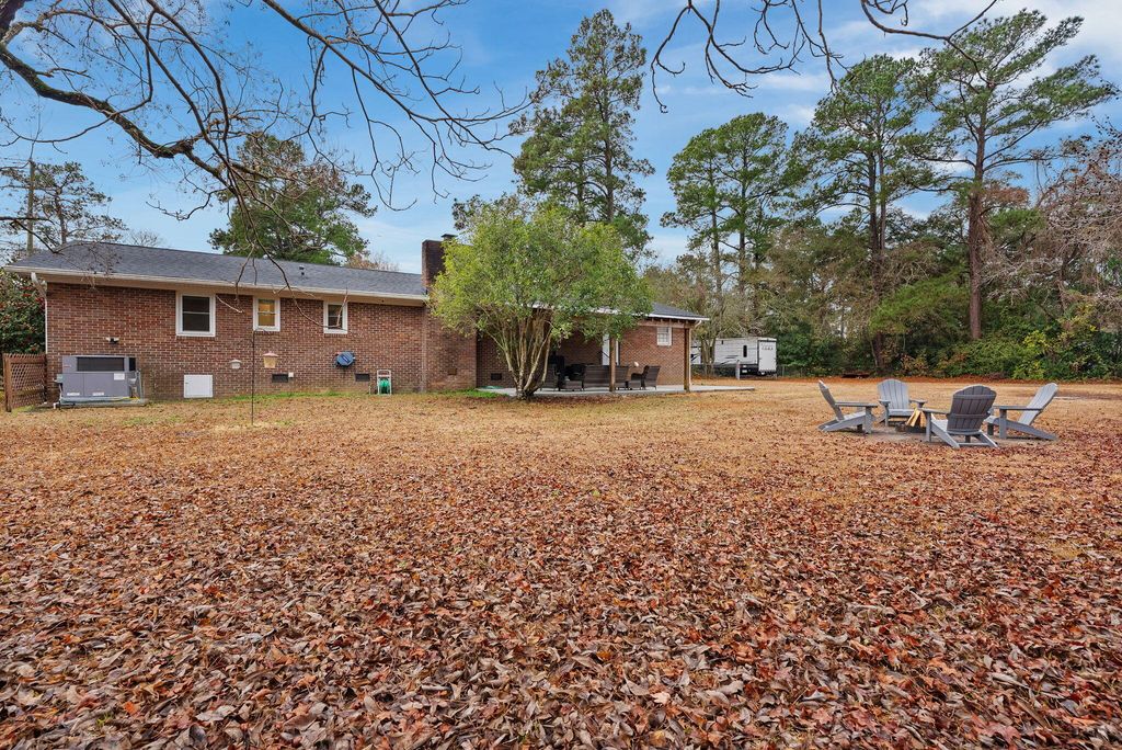 Image 22 of property listing at 102 Edisto Drive, Summerville, SC 29485