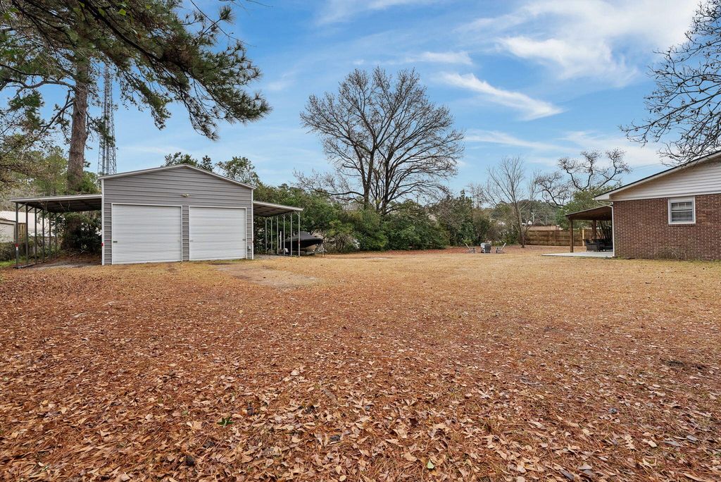Image 3 of property listing at 102 Edisto Drive, Summerville, SC 29485