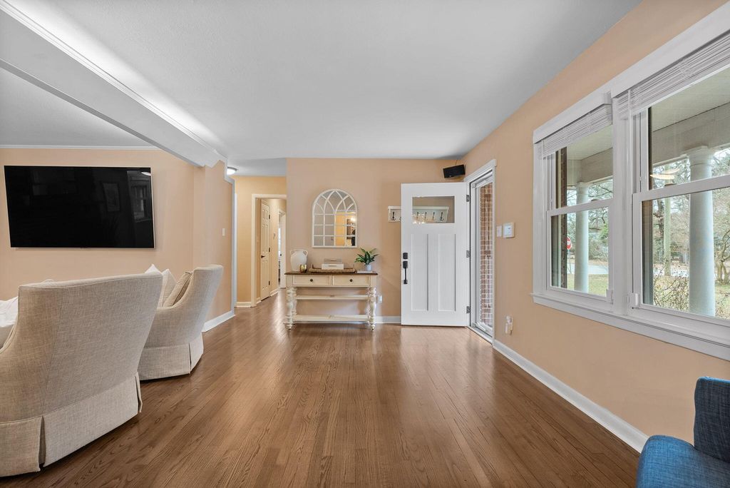 Image 5 of property listing at 102 Edisto Drive, Summerville, SC 29485