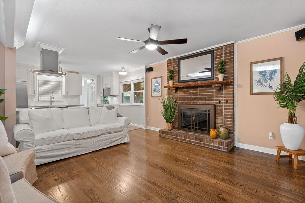 Image 6 of property listing at 102 Edisto Drive, Summerville, SC 29485