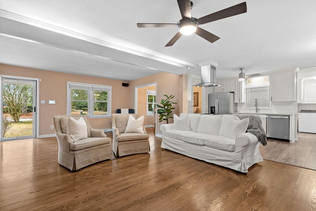 Image 7 of property listing at 102 Edisto Drive, Summerville, SC 29485