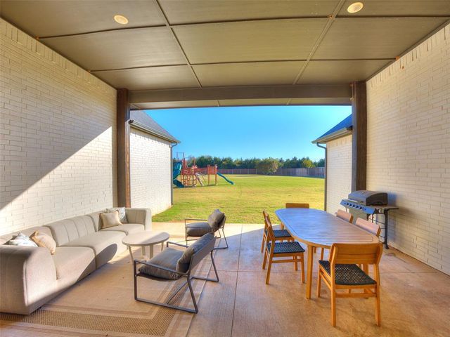 2300 NW 220th Terrace, Edmond, OK 73025