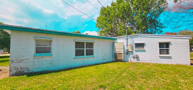 5000 Regina Drive, Fort Pierce, FL 34982