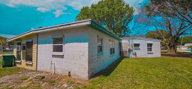 5000 Regina Drive, Fort Pierce, FL 34982