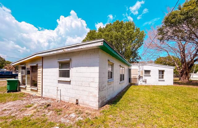 5000 Regina Drive, Fort Pierce, FL 34982