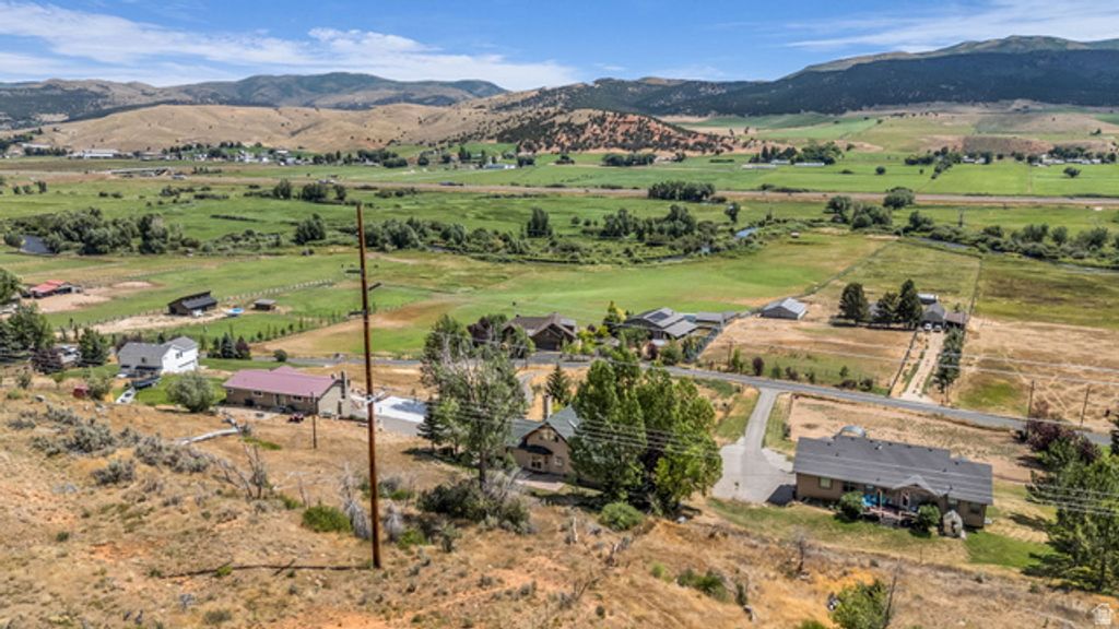 Image 4 of property listing at 874 S WEST HOYTSVILLE RD, Hoytsville, UT 84017