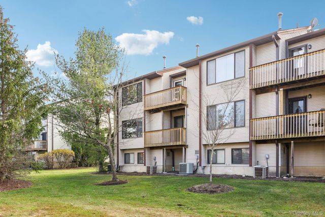 34 Chester Lane, Nanuet, NY 10954