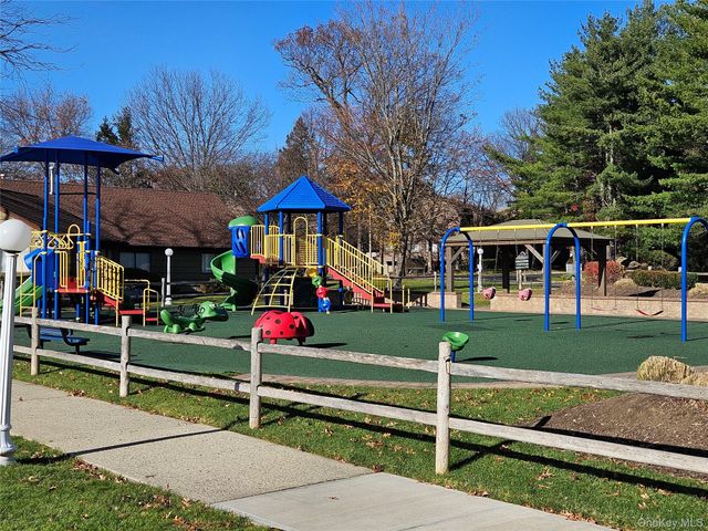 34 Chester Lane, Nanuet, NY 10954